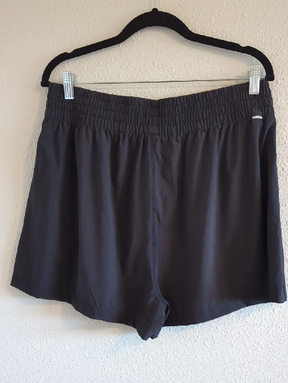 Vuori Villa Short - Black - Size XL - Picture 8 of 8